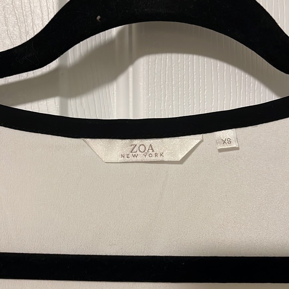 ZOA NEW YORK white sleeveless blouse - Picture 3 of 3